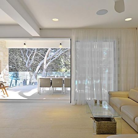 Chiponsky One - 5 Star Beachfront Property بول المظهر الخارجي الصورة