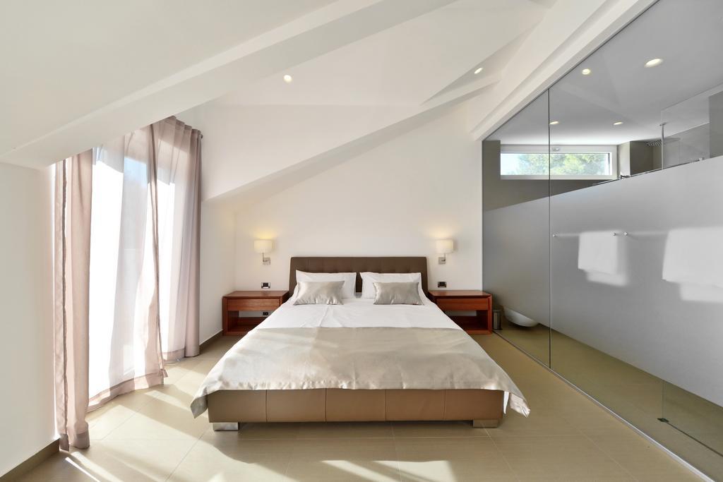 Chiponsky One - 5 Star Beachfront Property بول المظهر الخارجي الصورة
