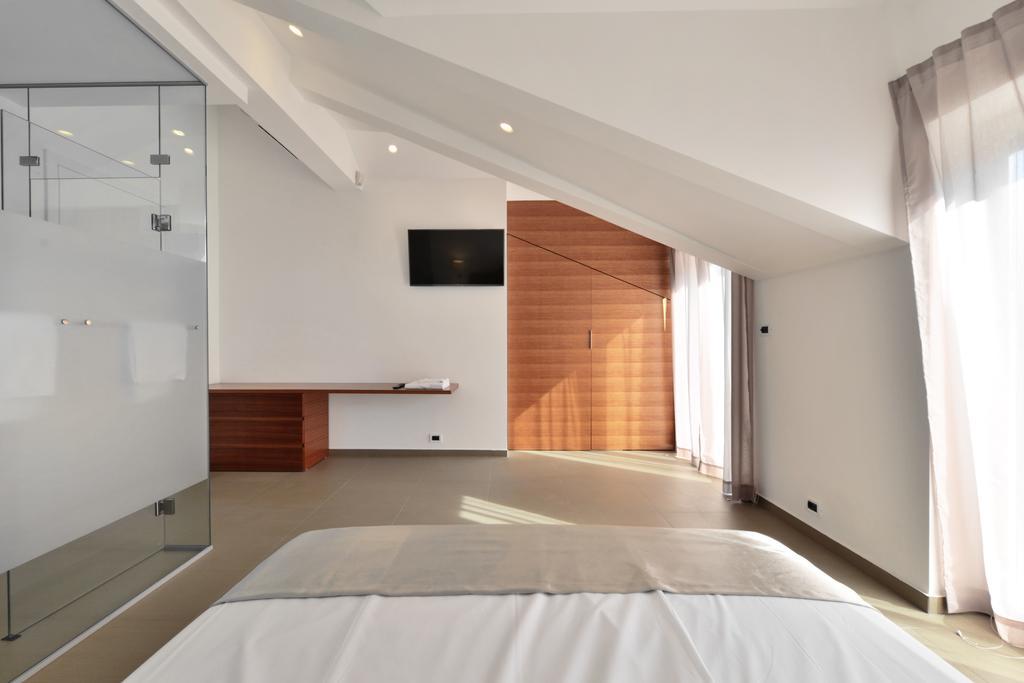 Chiponsky One - 5 Star Beachfront Property بول المظهر الخارجي الصورة